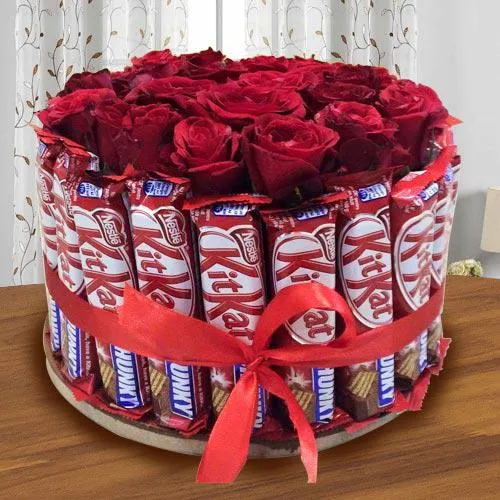 Wonderful Arrangement of Kitkat with Red Roses Wonderful Arrangement of Kitkat with Red Roses