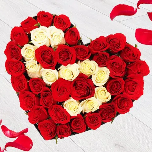 Happy Birthday Flowers - Red Roses in a Heart - Romantic Gift For Love