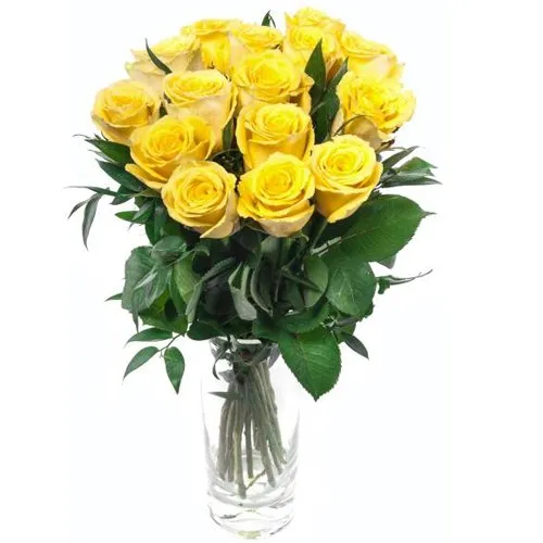 Book Yellow Roses in a Vase Online