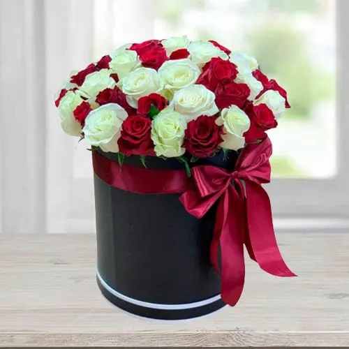 Marvelous Barrel Box of Red n White Roses Marvelous Barrel Box of Red n White Roses
