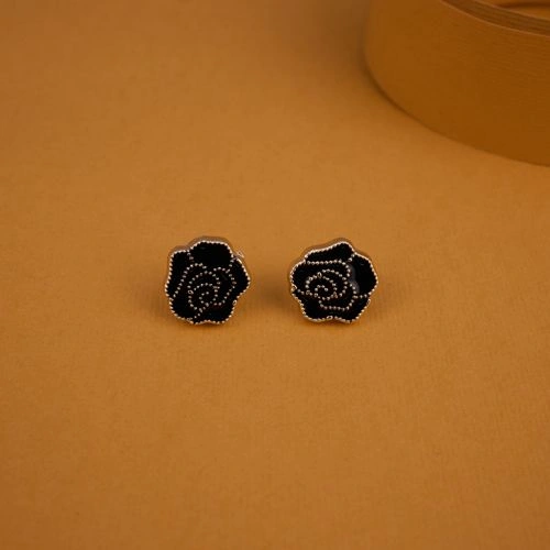 Pretty Rose Shaped Earrings Pair